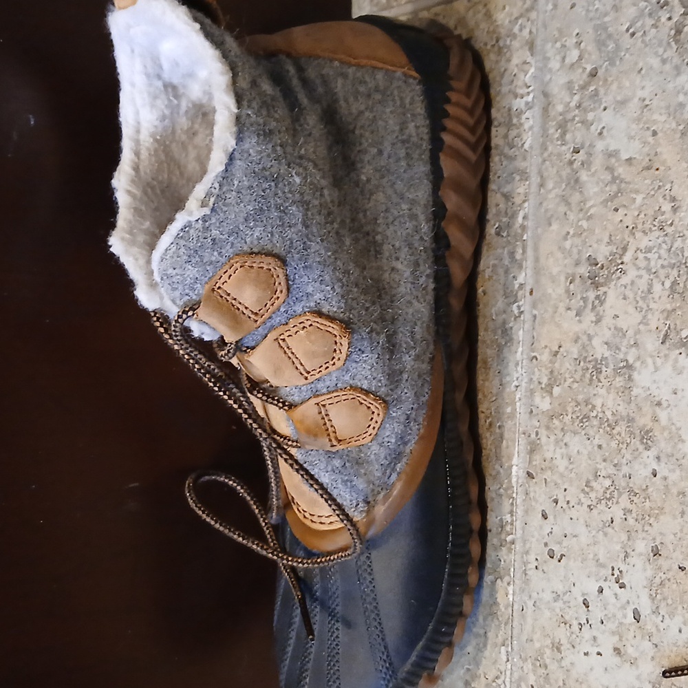 Sorel Out N About Boot Sz 10.5 Gray Leather Felt Faux Shearling Waterproof - Picture 3 of 7